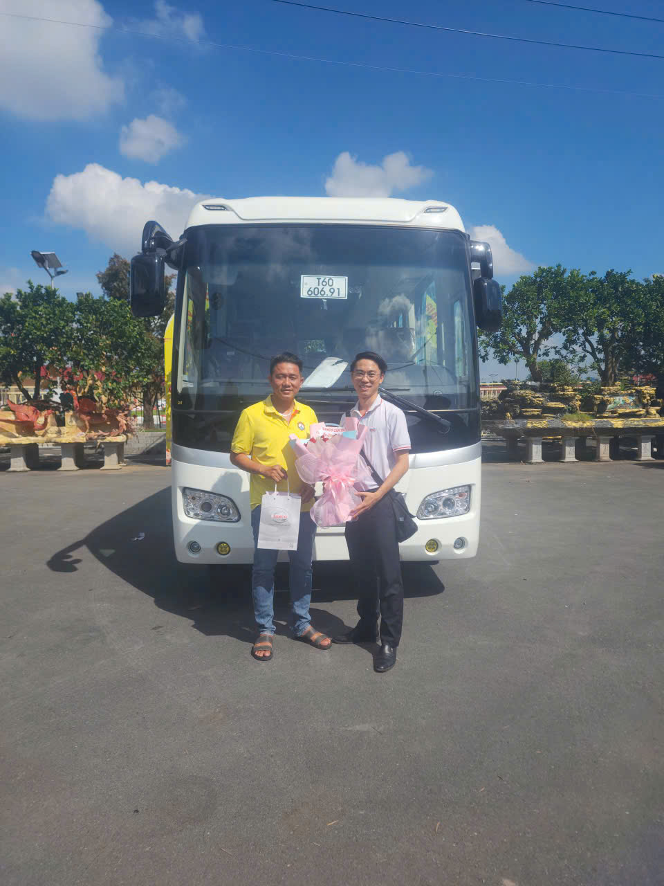 SAMCO CẦN THƠ BÀN GIAO LÔ 03 XE CHO CÔNG TY CỔ PHẦN VẬN TẢI HIỆP THÀNH